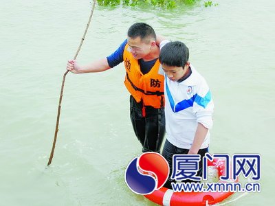 庄警官随后救出13岁男孩