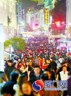 中山路人潮涌动