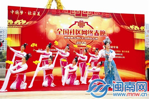 歌伴舞《月中吟》，最右是嫦娥