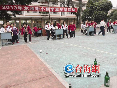 扔“保龄球”