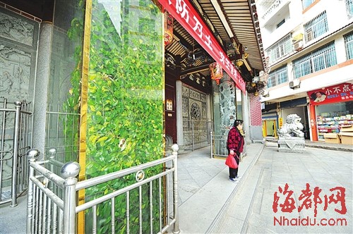 莆田梅园路城隍庙封闭“龙柱”内 小榕正成长