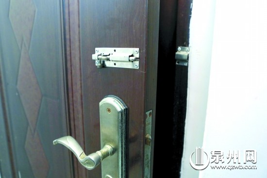 房门加装插销