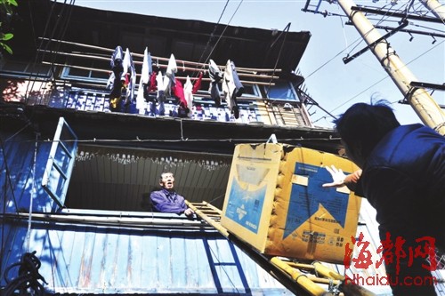 福州：老居民依依惜别上下杭 再回首背影早已远走3
