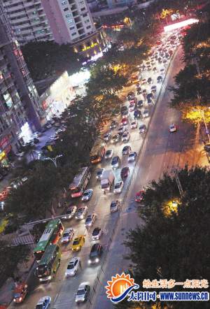 车辆排长队