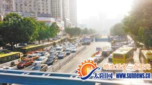吕厝跨线桥拆除引发大堵车