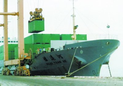 1988年，厦门港开辟了第一条国内集装箱班轮航线