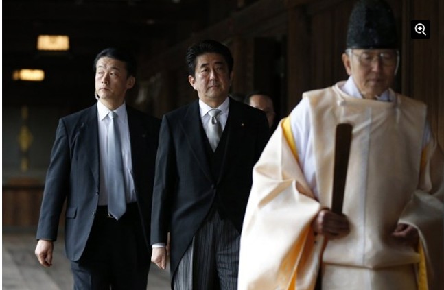 安倍参拜靖国神社