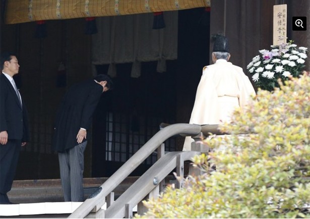 安倍参拜靖国神社1