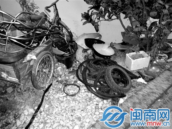 吉源花苑消控室设备被清空，堆满杂物