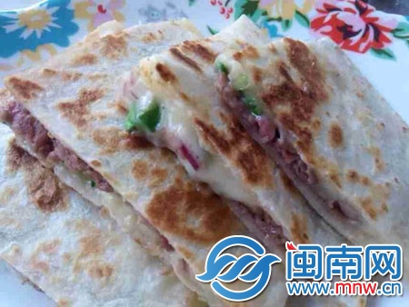 芝士肉酱卷饼
