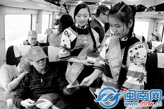南靖组织上动车推介土楼