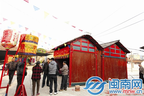 农历廿五，村民搭起木庙，祭祀王公谢安，农历廿八就 