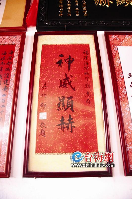庙宇坐北朝南，三进三殿，主体为硬山式建筑