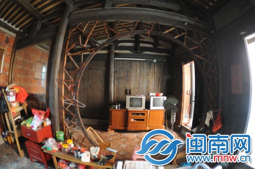 杨阿苗故居还住着几户人家