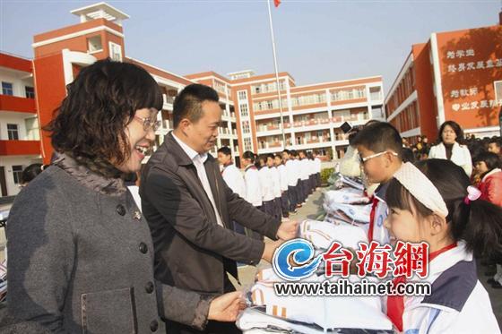 东山县每年将投入210万购买新校服免费送学生