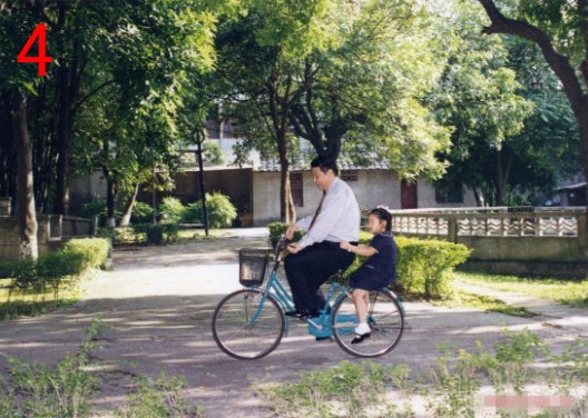 习近平骑车带着自己的女儿