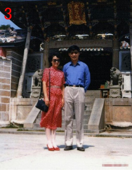 习近平与夫人早期的一张合影