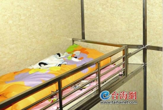 婴儿床