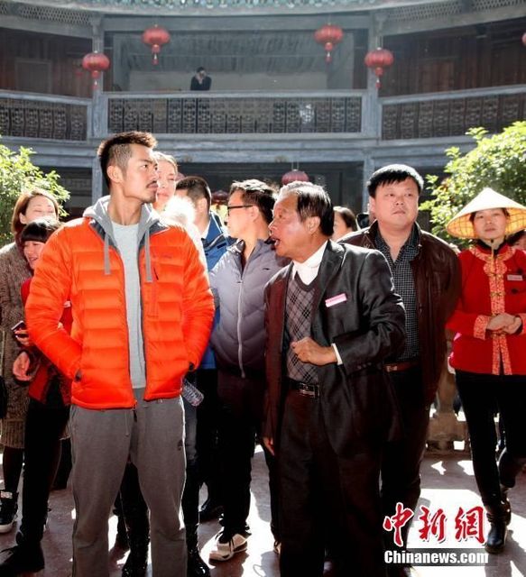 高清：林丹谢杏芳福建永定土楼当“楼主”2