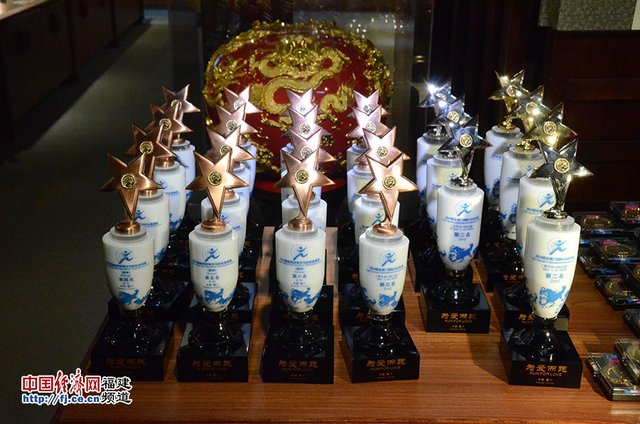 2014厦门国际马拉松赛奖杯奖牌