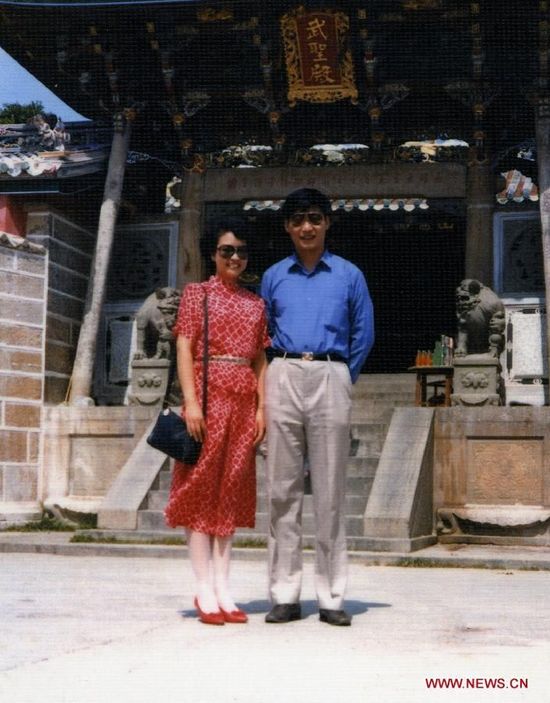 习近平和妻子彭丽媛在福建东山岛