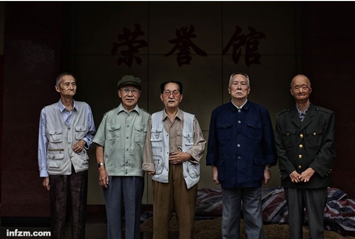 抗美援朝老兵的合照