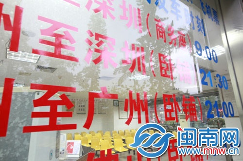 昨日下午5点半，一旅行社空荡的客运候车室