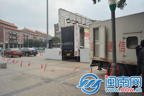 拉线范围，被占用于汽车展销