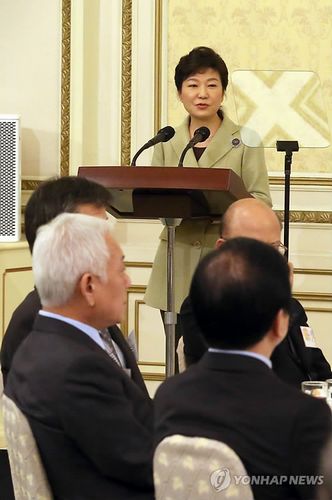韩国总统朴槿惠3日在青瓦台出席2014年政府迎新会时 