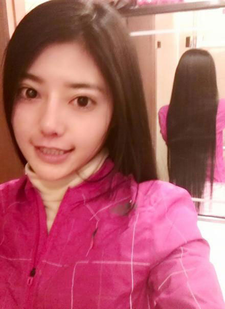 最美马拉松女孩火了 跑步狂人要跑100个全程8