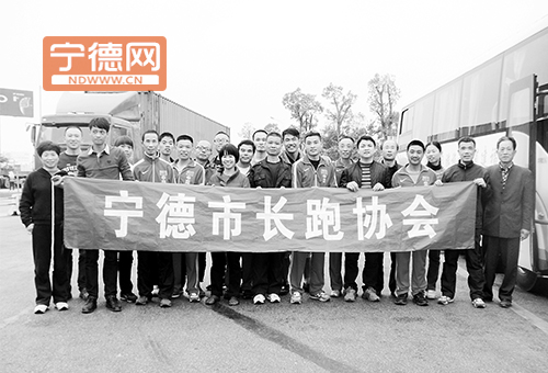 宁德市200多位运动员参加厦门国际马拉松