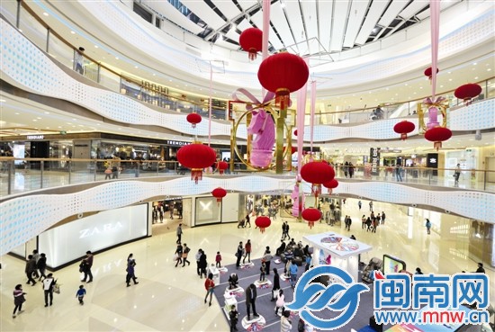 昨晚9点半，泉州市区万达广场，依旧人来人往