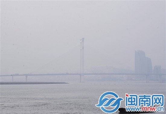 晋江大桥若隐若现