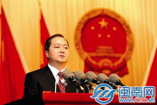 泉州市长郑新聪作政府工作报告