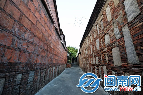 泉州西街随处可见充满闽南特色的红砖和出砖入石建筑