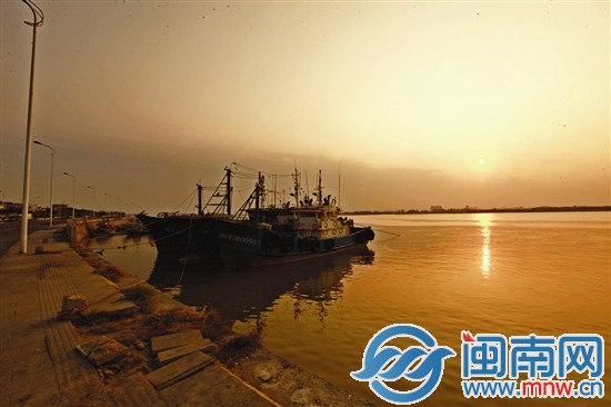 天边夕阳美