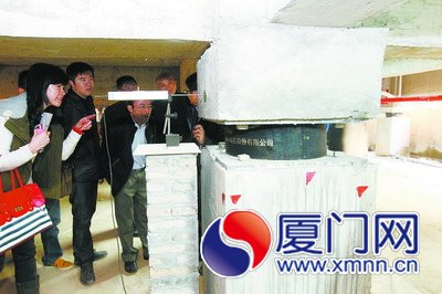 隔震垫恢复原状，承重柱回到原来位置