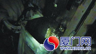 起火的洗衣机烧成废品