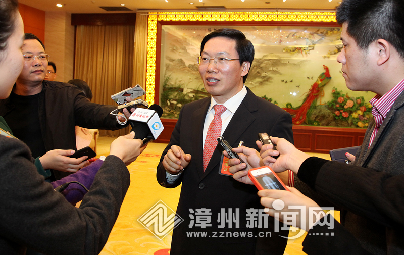 市长檀云坤在漳州宾馆接受媒体联合采访