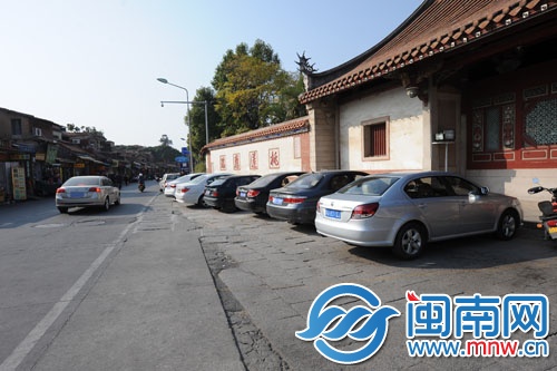 泉州开元寺门口常被占用成为停车场