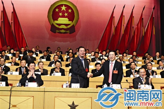 漳州市委书记陈家东（左）与新当选的漳州市长檀云坤 