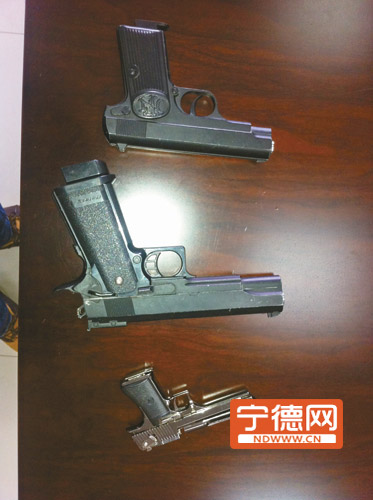 宁德民警剿“贩毒巨鼠” 获疑似冰毒一千克