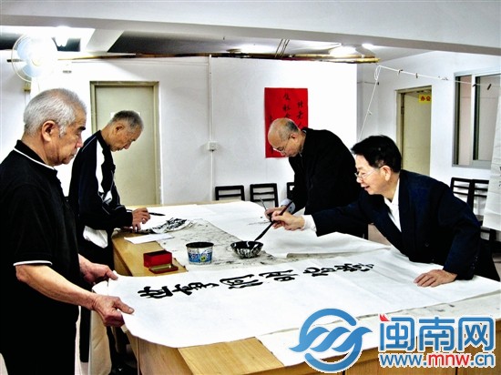 泉州东升社区的居家养老服务站内设书画室