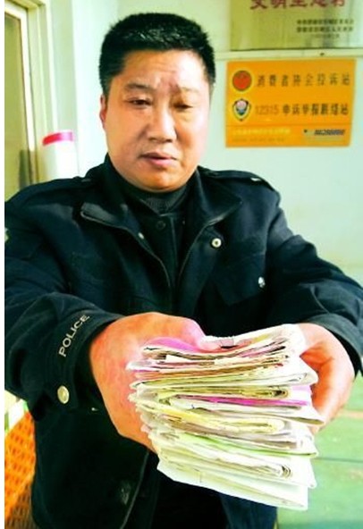 村干部9万元白条吃垮饭馆
