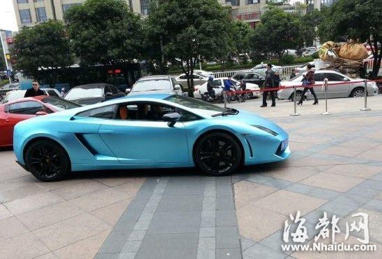 福州现土豪婚车队 劳斯莱斯兰博基尼齐上场