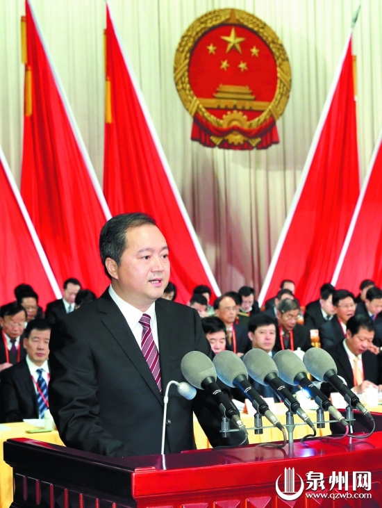 1月6日，泉州市长郑新聪作政府工作报告