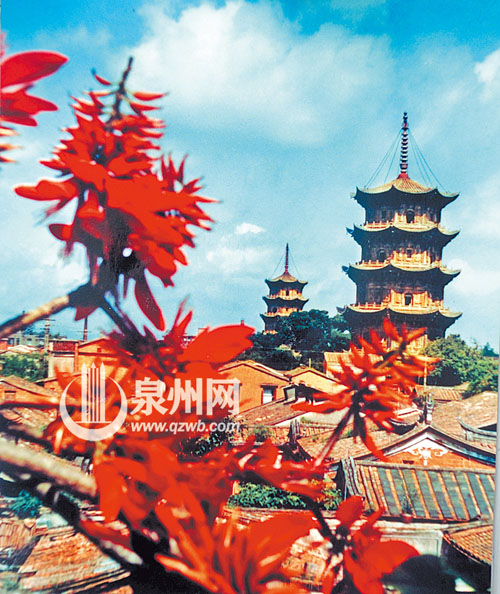 1981年拍摄的经典照片《刺桐双塔》 （蔡其呈 供图）