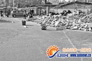 事发路段离小耀军家只有10米远