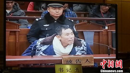 在法庭上受审的范杰明