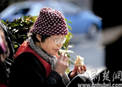 65岁患病太婆为耳还十万高利贷